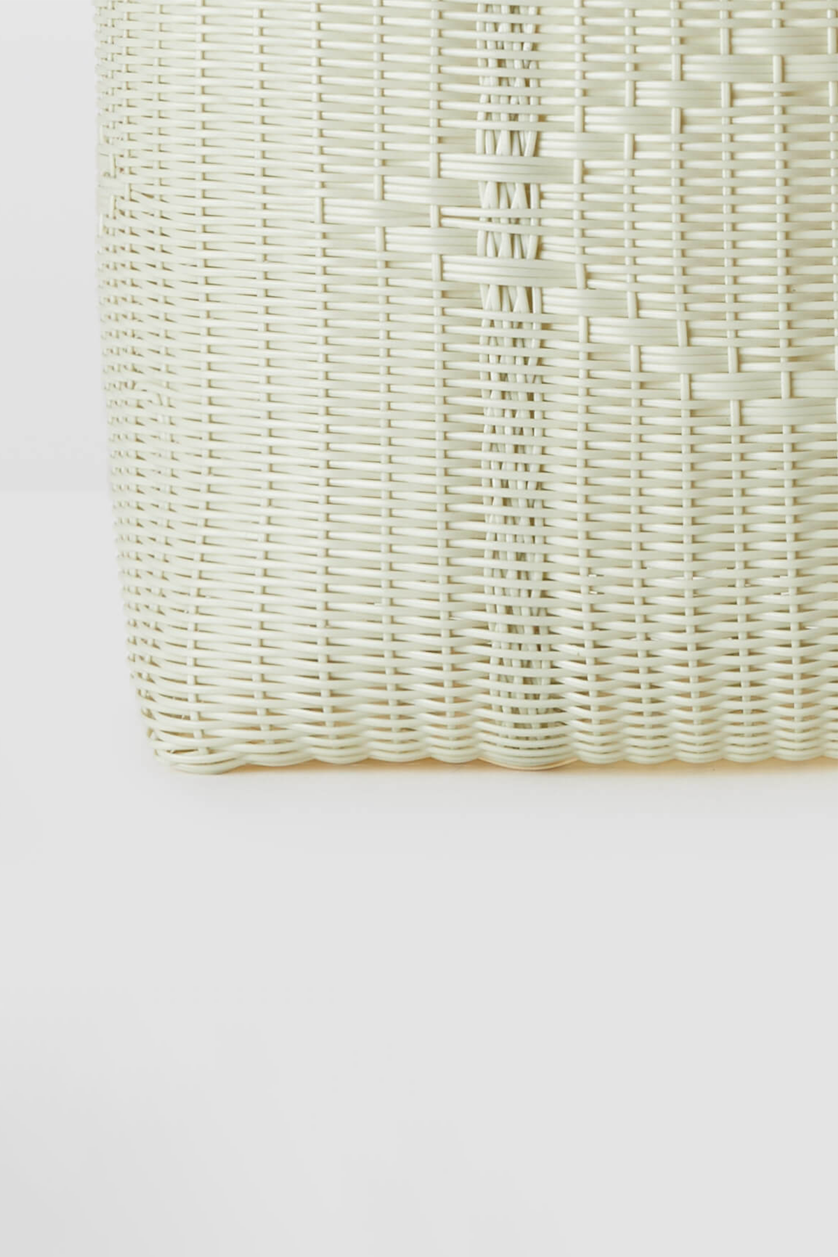 Medium Basket in Palm