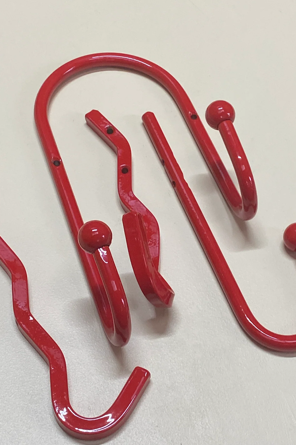 Wiggle Hook in Cherry Red