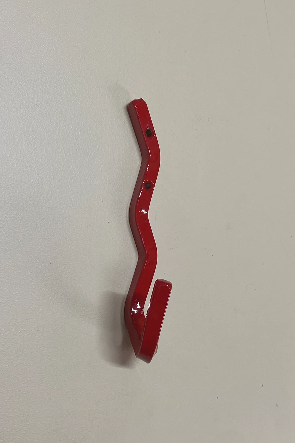 Wiggle Hook in Cherry Red