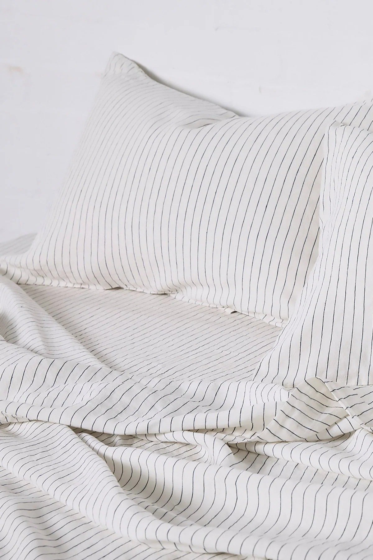 100% Linen Fitted Sheet in Pinstripe Navy